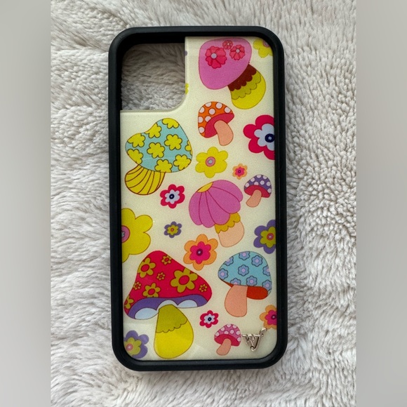 groovy shrooms wildflower case - Picture 1 of 1